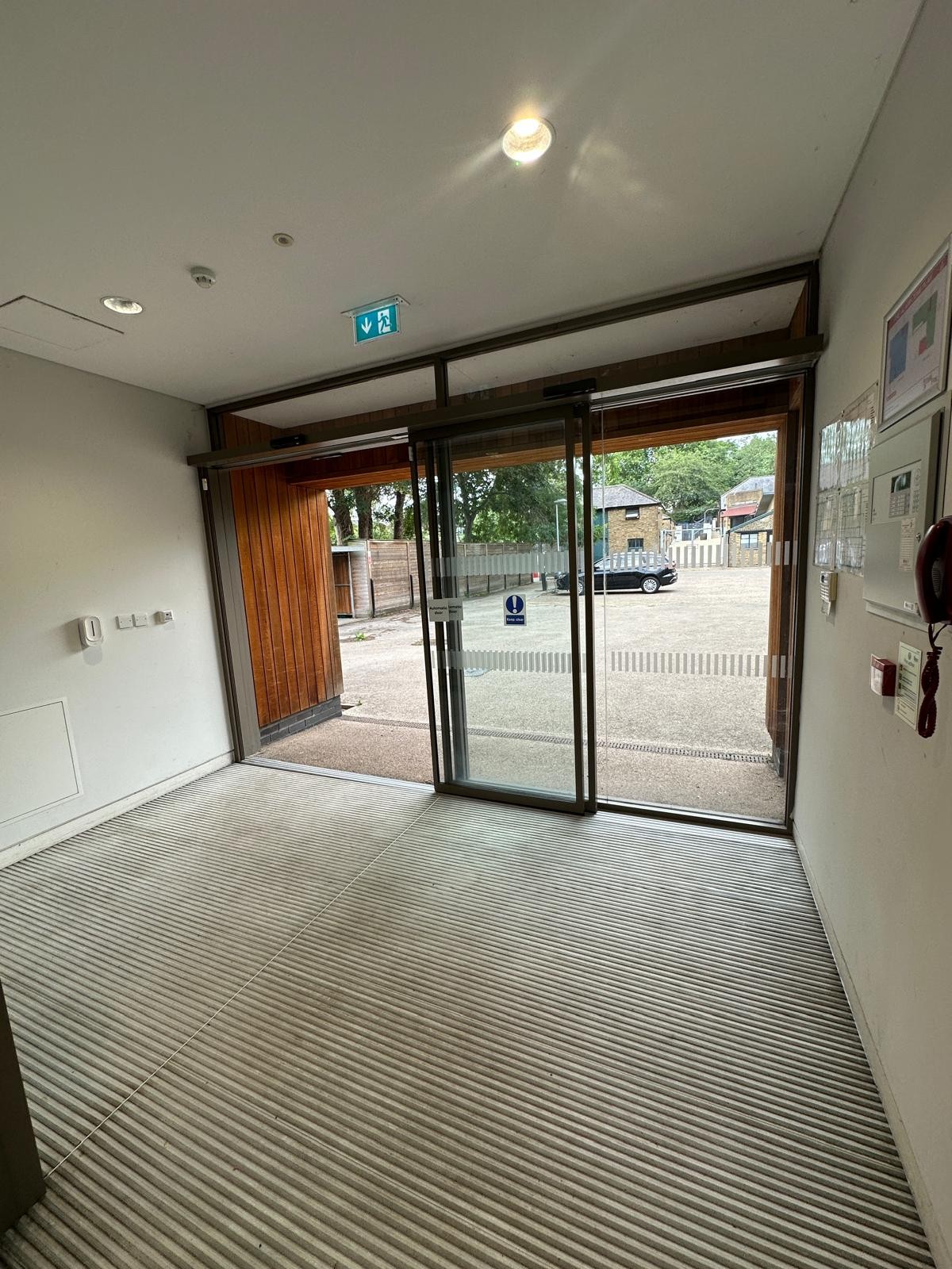 Automatic Gates & Doors / Industrial & Garage Doors & Shutters / Traffic Barriers