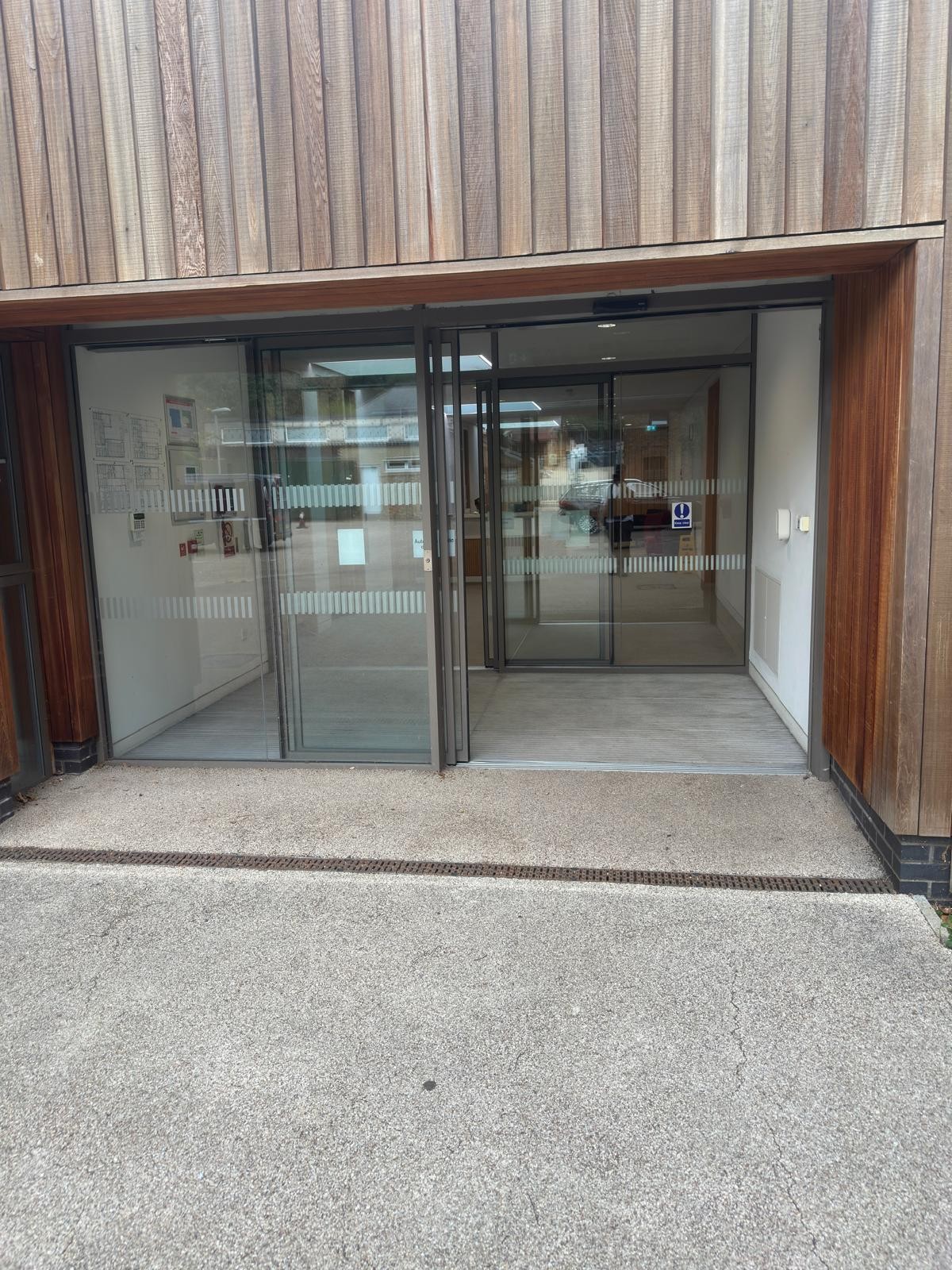 Automatic Gates & Doors / Industrial & Garage Doors & Shutters / Traffic Barriers