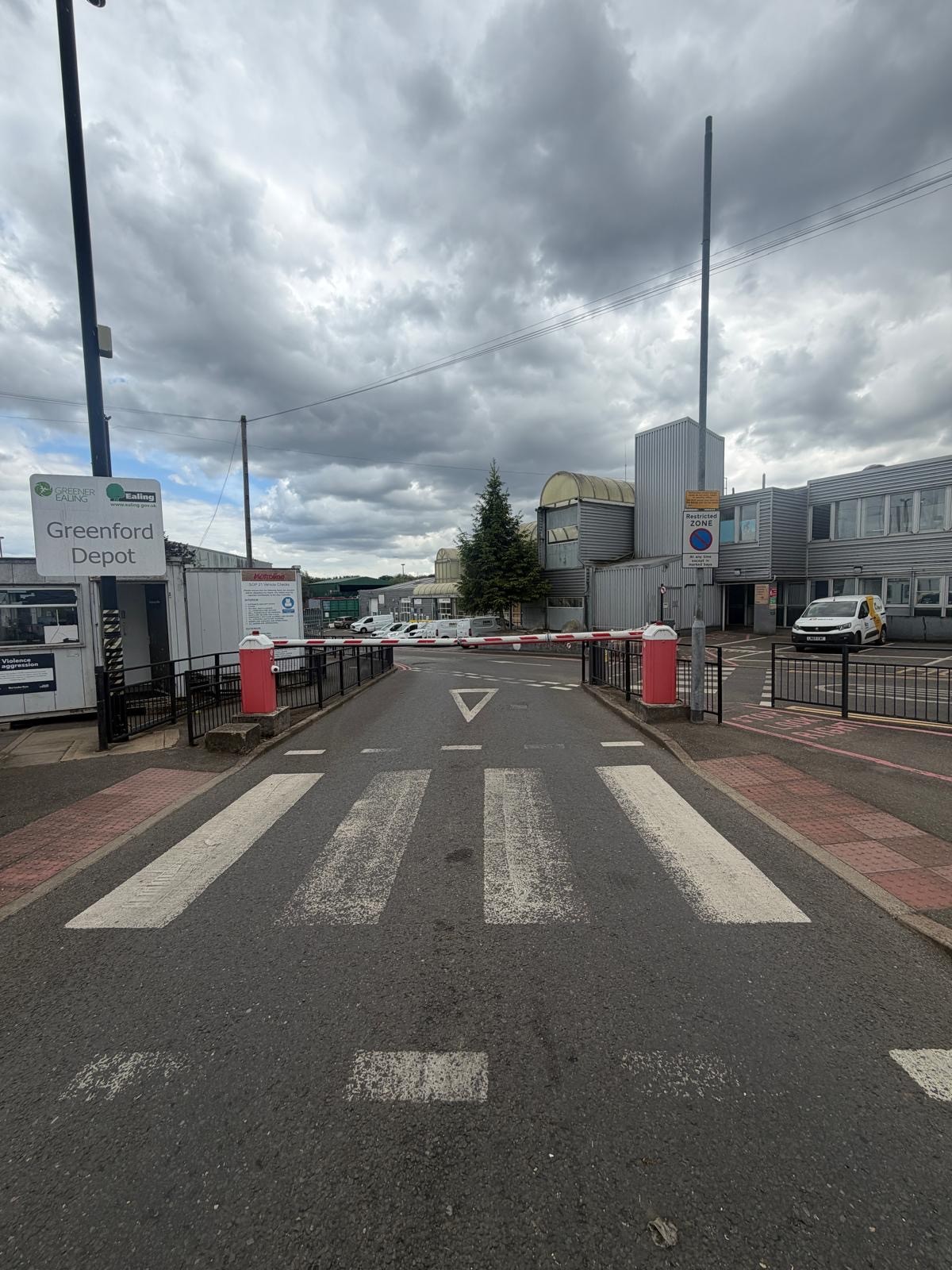 Automatic Gates & Doors / Industrial & Garage Doors & Shutters / Traffic Barriers