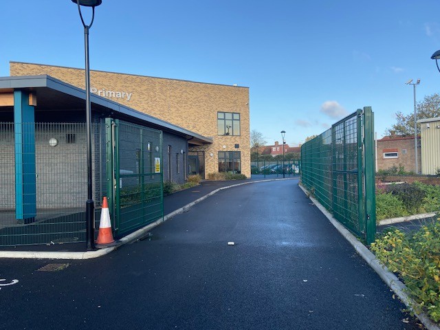 Automatic Gates & Doors / Industrial & Garage Doors & Shutters / Traffic Barriers